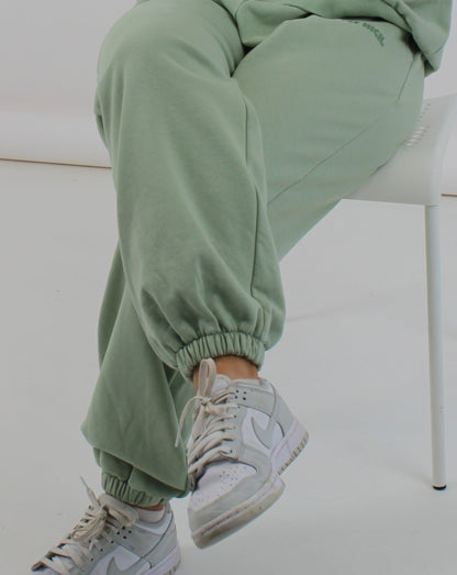 TRACKPANTS IN MATCHA